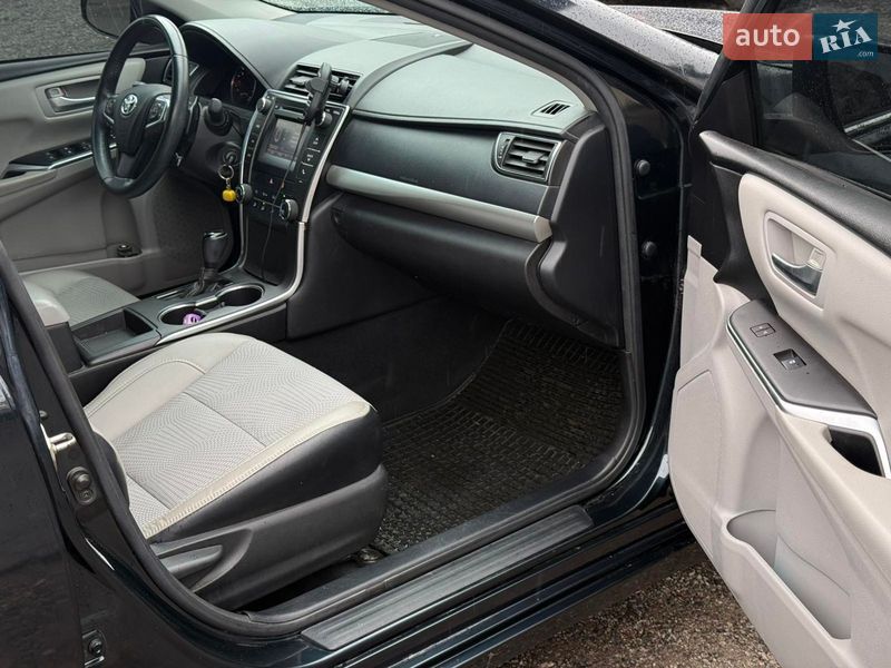 Седан Toyota Camry 2016 в Виннице
