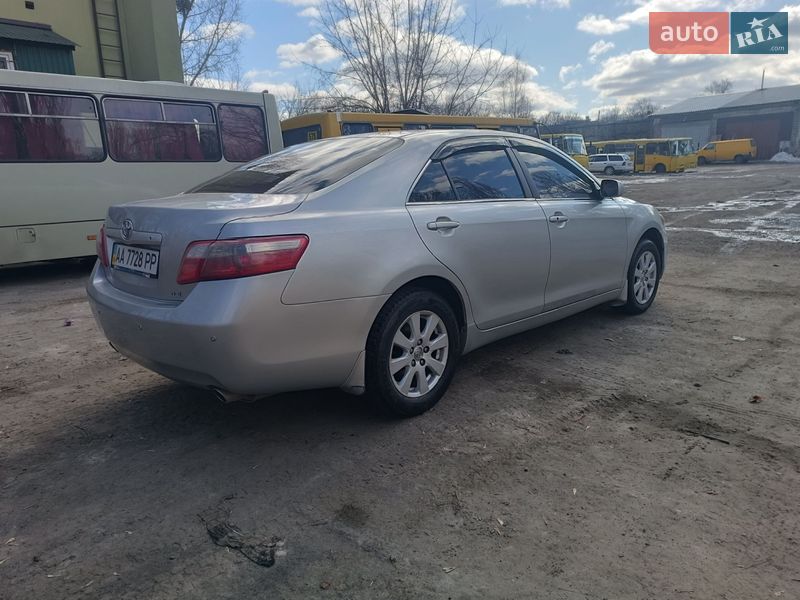 Седан Toyota Camry 2006 в Киеве