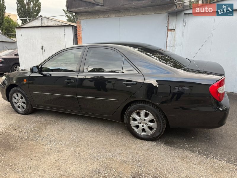 Седан Toyota Camry 2004 в Киеве