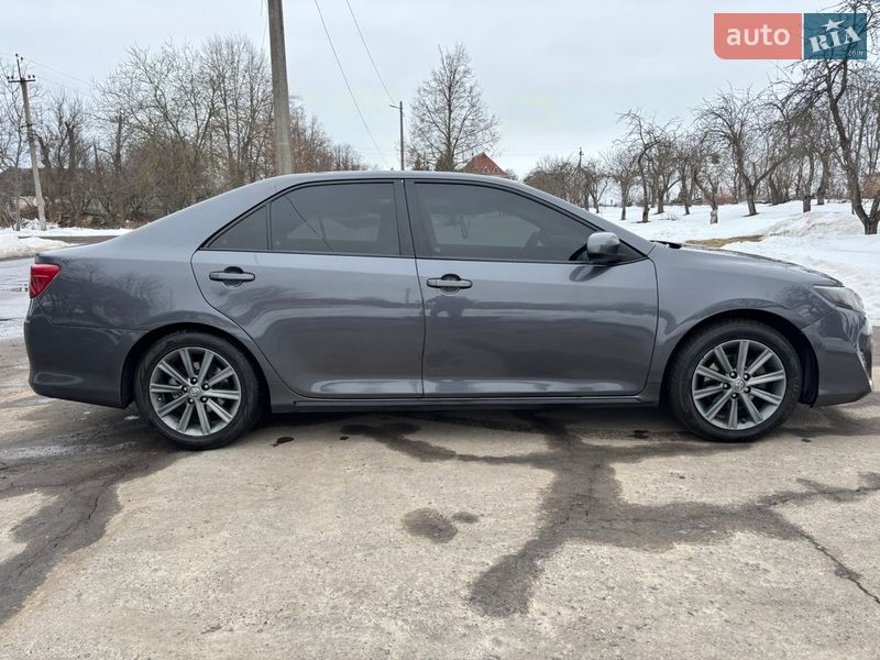 Седан Toyota Camry 2014 в Гадяче