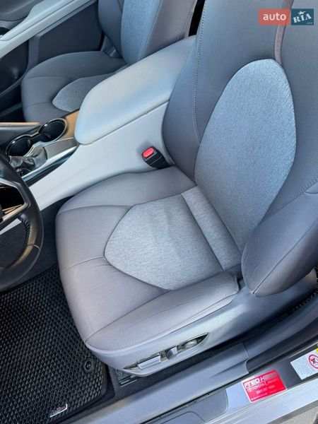 Седан Toyota Camry 2018 в Черкассах