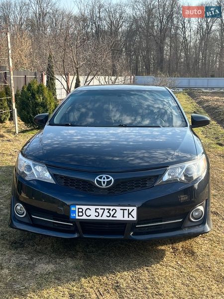 Седан Toyota Camry 2013 в Городке