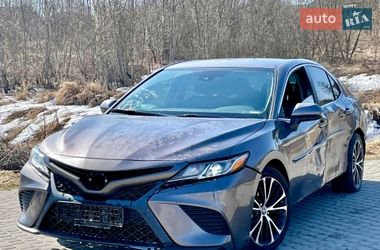 Седан Toyota Camry 2018 в Львове