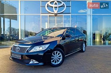 Седан Toyota Camry 2013 в Києві