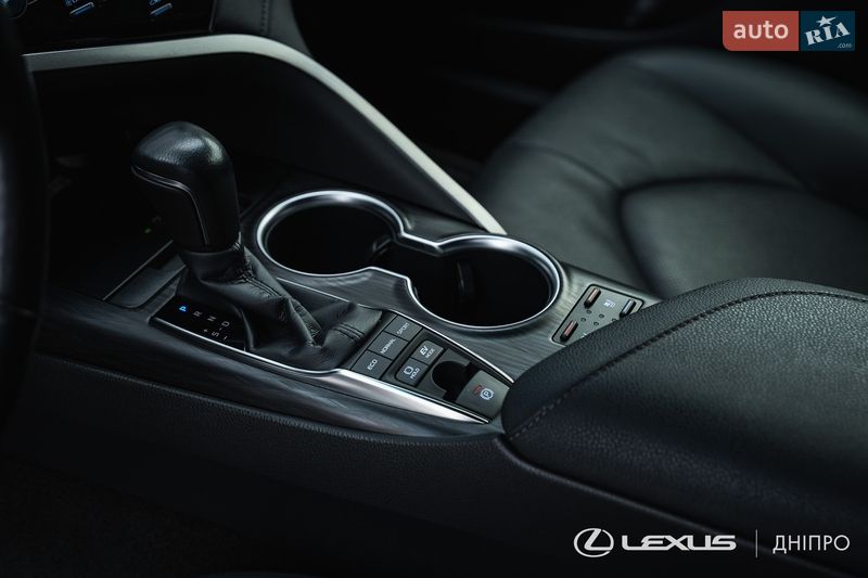 Седан Toyota Camry 2024 в Днепре