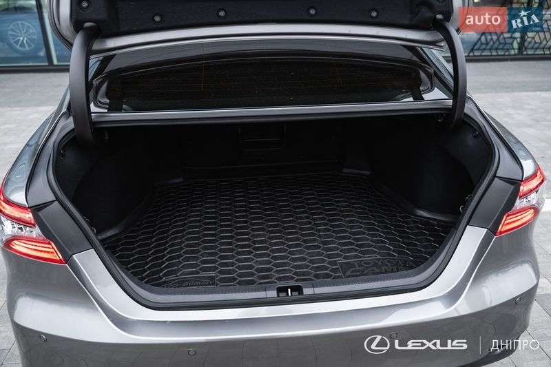 Седан Toyota Camry 2024 в Днепре