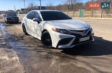 Седан Toyota Camry 2024 в Бучі