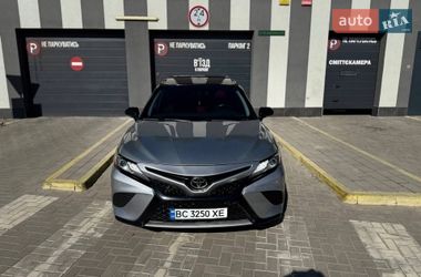 Седан Toyota Camry 2018 в Львове