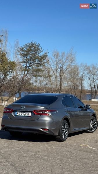 Седан Toyota Camry 2022 в Дніпрі