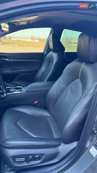 Седан Toyota Camry 2022 в Дніпрі