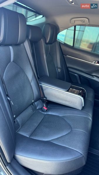 Седан Toyota Camry 2022 в Дніпрі