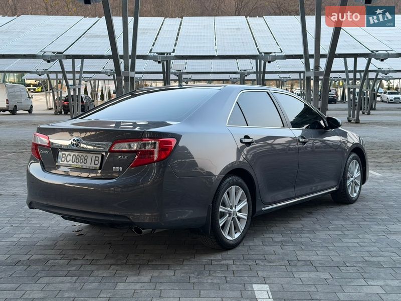 Седан Toyota Camry 2013 в Львове