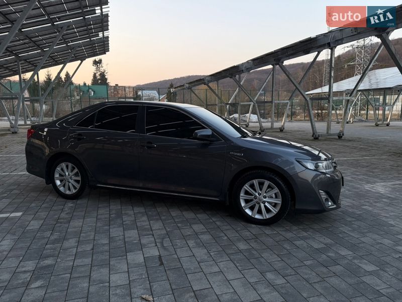 Седан Toyota Camry 2013 в Львове