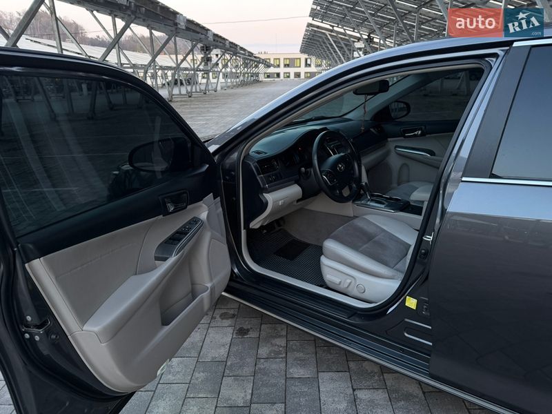 Седан Toyota Camry 2013 в Львове