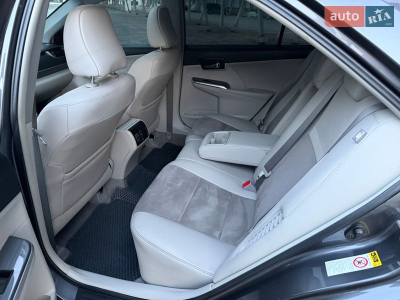 Седан Toyota Camry 2013 в Львове