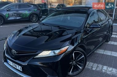 Седан Toyota Camry 2018 в Киеве