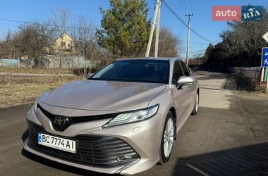 Седан Toyota Camry 2017 в Києві