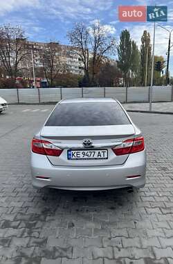 Седан Toyota Camry 2014 в Кривом Роге