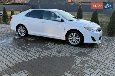 Седан Toyota Camry 2012 в Черновцах