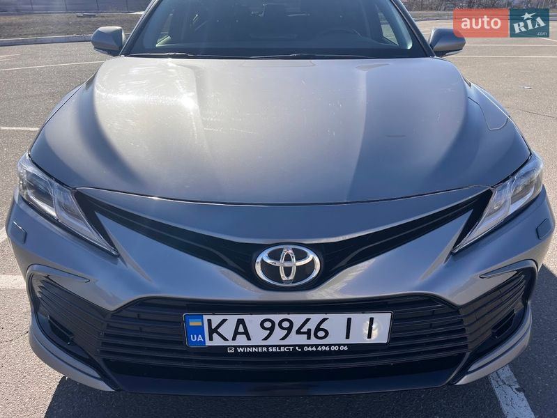 Седан Toyota Camry 2023 в Киеве