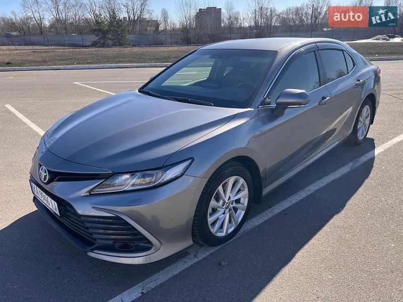 Седан Toyota Camry 2023 в Киеве