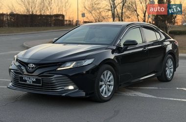Седан Toyota Camry 2017 в Києві