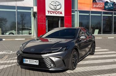 Седан Toyota Camry 2024 в Дніпрі