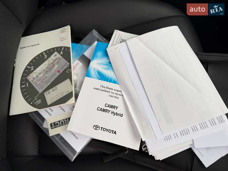 Седан Toyota Camry 2023 в Киеве