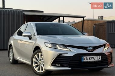 Седан Toyota Camry 2023 в Киеве