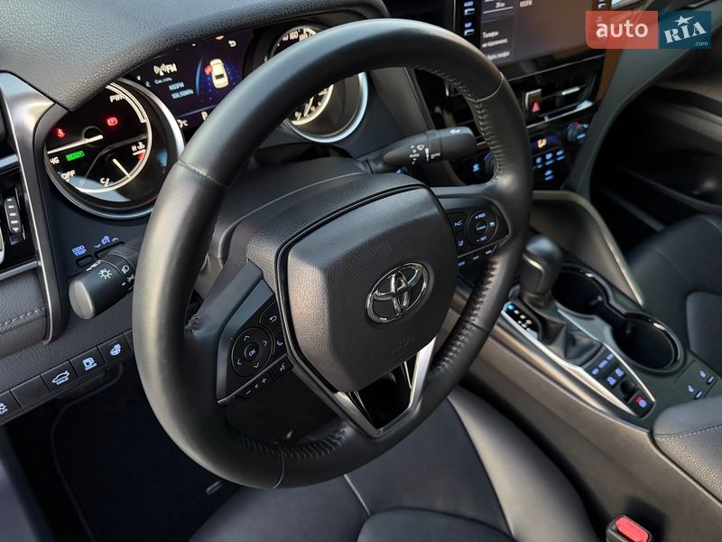 Седан Toyota Camry 2023 в Киеве