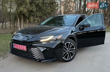 Седан Toyota Camry 2025 в Львове