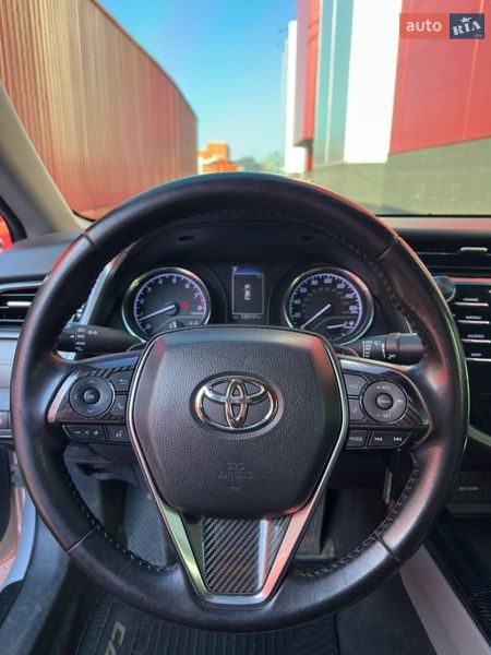 Седан Toyota Camry 2019 в Киеве