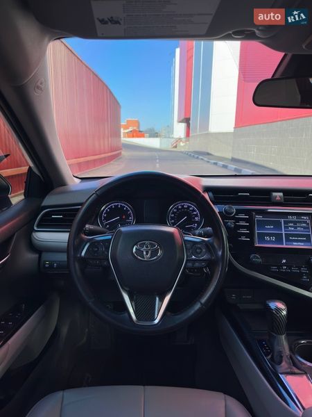 Седан Toyota Camry 2019 в Киеве