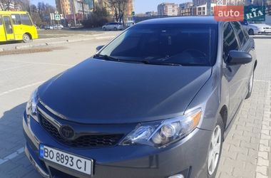 Седан Toyota Camry 2014 в Тернополе