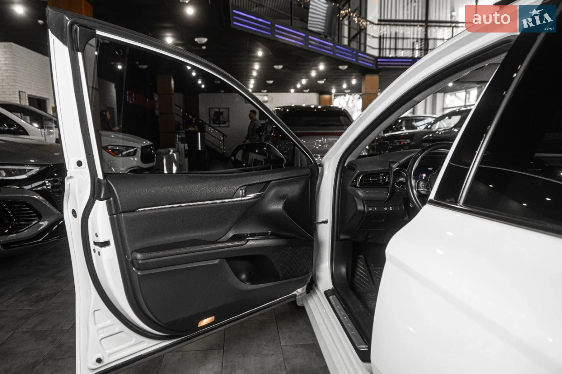 2020 Toyota Camry - мініатюра 16