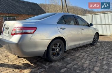 Седан Toyota Camry 2010 в Сумах