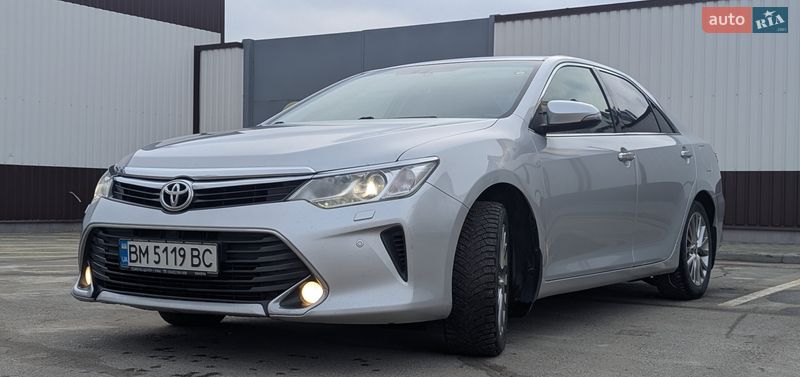 Седан Toyota Camry 2016 в Сумах