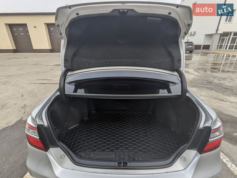 Седан Toyota Camry 2016 в Сумах