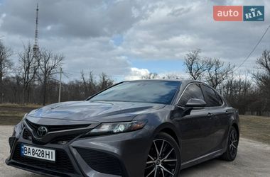 Седан Toyota Camry 2022 в Кропивницком