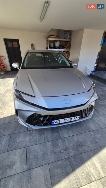 Седан Toyota Camry 2024 в Ивано-Франковске