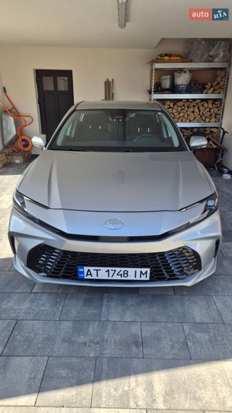 Седан Toyota Camry 2024 в Ивано-Франковске