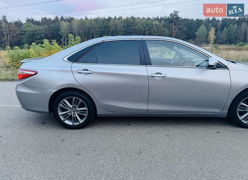Седан Toyota Camry 2014 в Стоянке