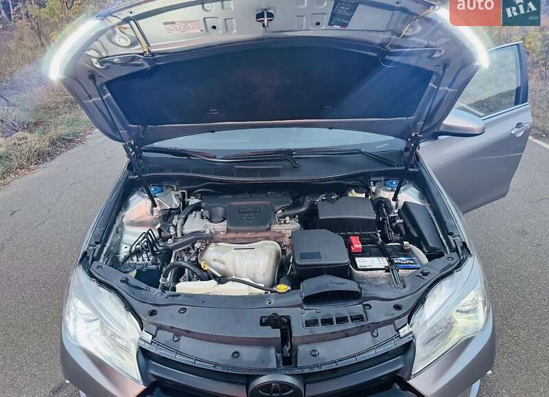 Седан Toyota Camry 2014 в Стоянке