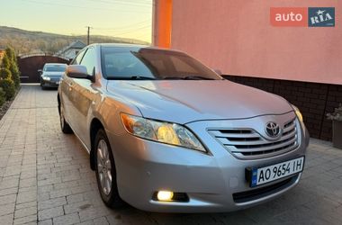 Седан Toyota Camry 2008 в Сваляве