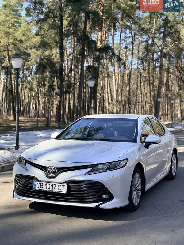 Седан Toyota Camry 2019 в Чернигове