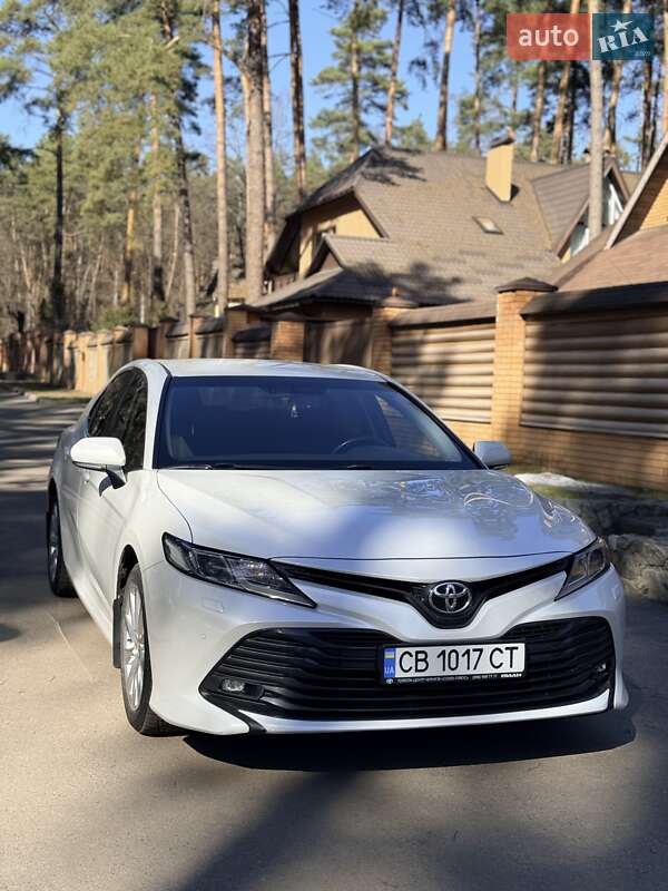 Седан Toyota Camry 2019 в Чернигове