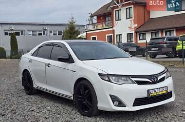 Седан Toyota Camry 2013 в Львові