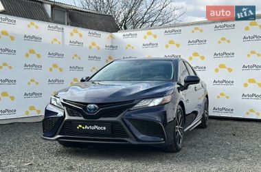Седан Toyota Camry 2021 в Луцке