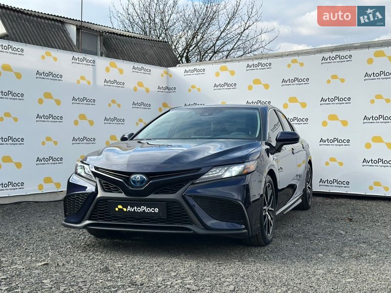 Toyota Camry 2021