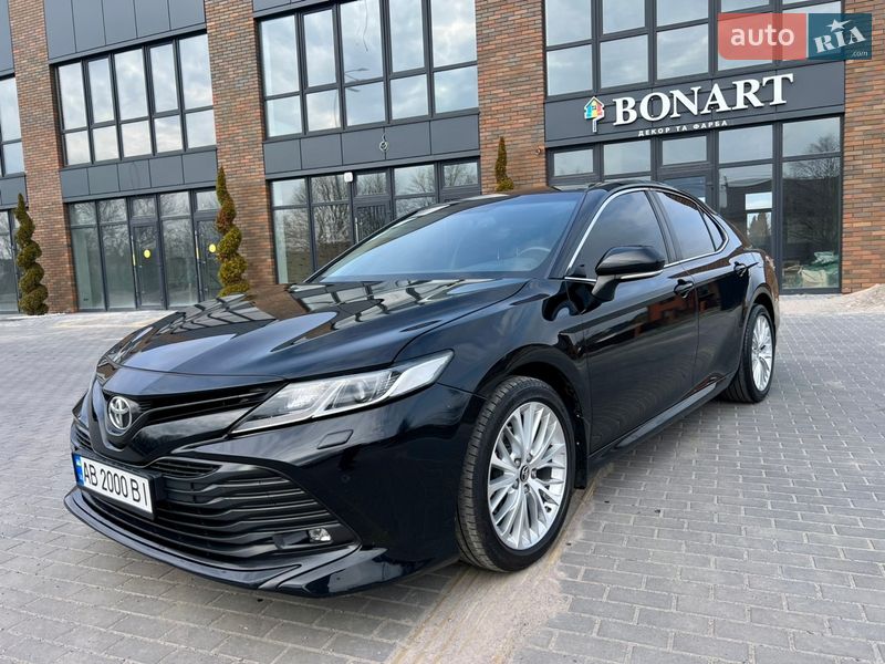 Седан Toyota Camry 2018 в Виннице